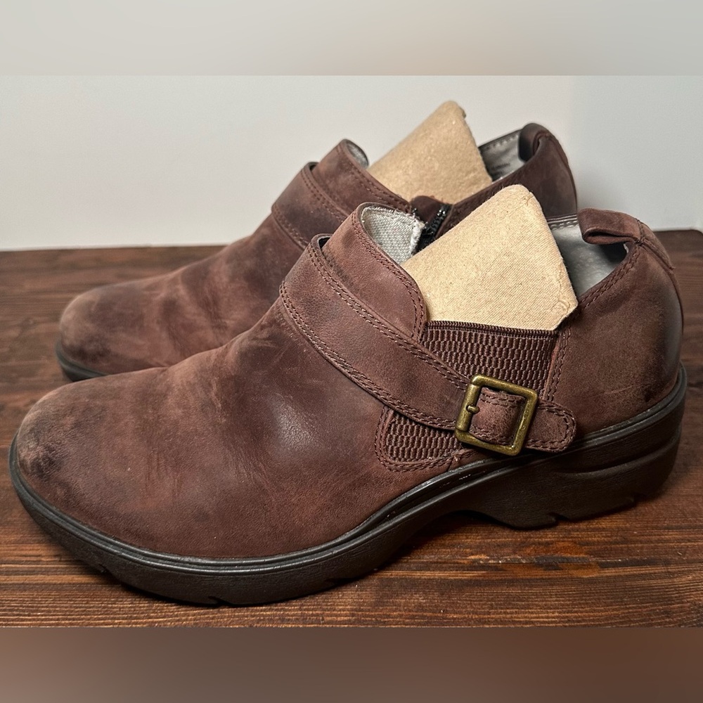 Align Arya Womens 7.5 Brown Leather Nurse Mate‎ Slip Resistant Buckle Shoe.